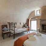 Guesthost - Casa Dei 5 Camini With Terrace