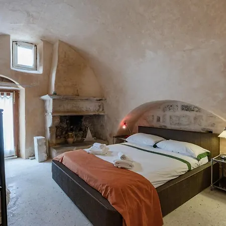 Διαμέρισμα Guesthost - Casa Dei 5 Camini With Terrace *